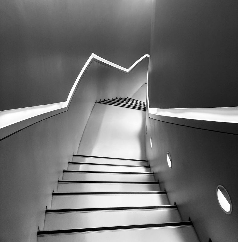 Лестница фото превью