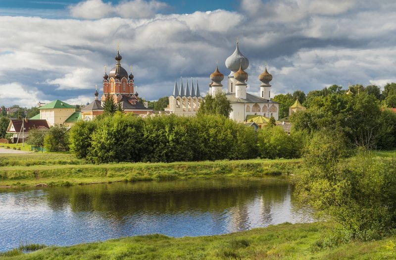 Тихвинский Богородичный Успенский мужской монастырь фото превью