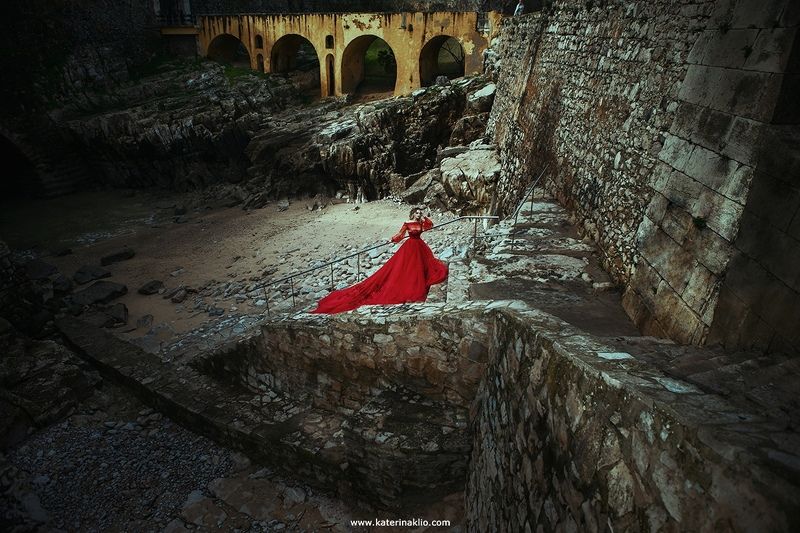 red, dress, woman, model, Portugal, stones, mood, lonely, alone, bridge, castle, troll,  Red Demon фото превью