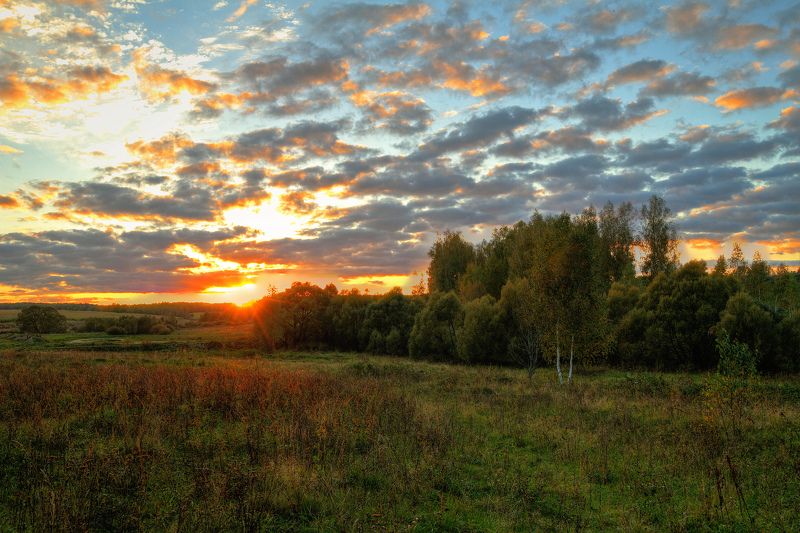 Осенний закат фото превью