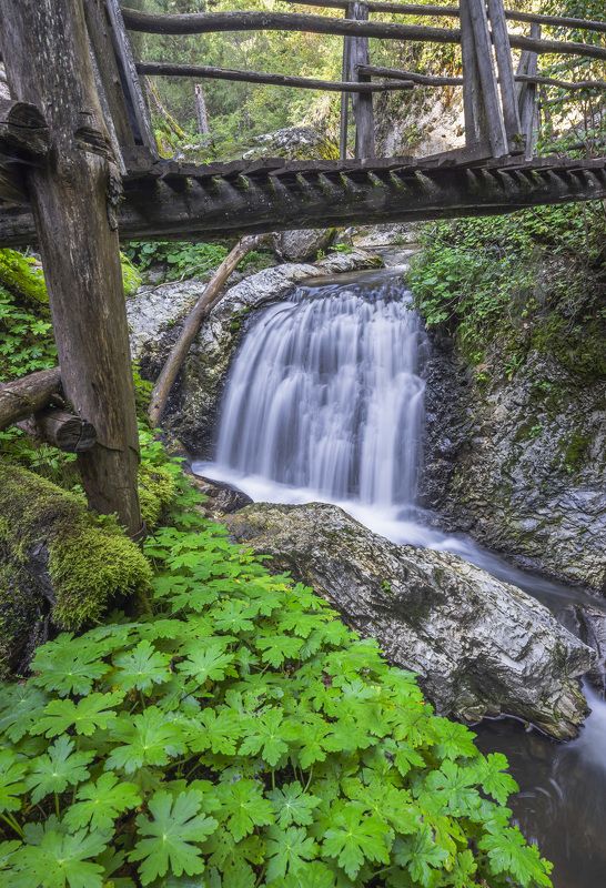 landscape nature vertical hiking waterfall Rodopi mountain фото превью