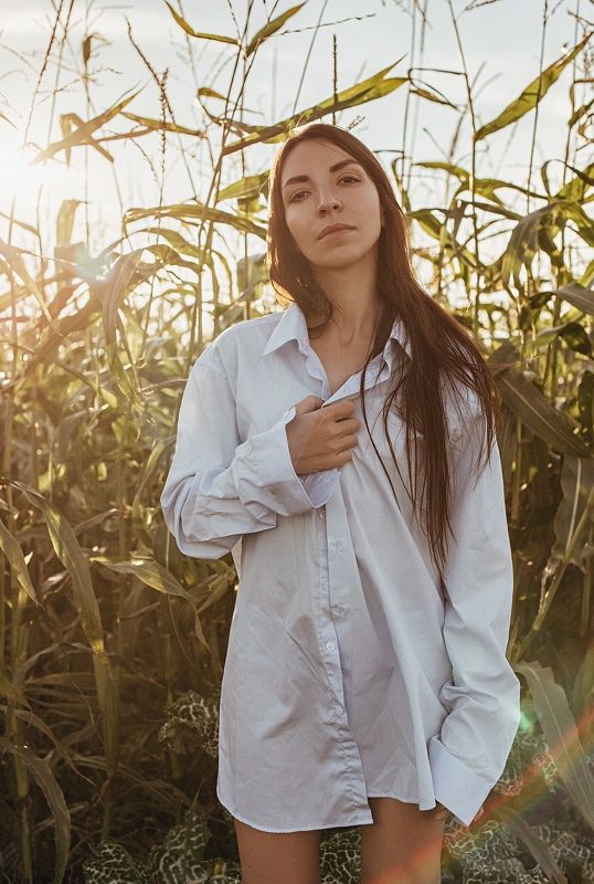 женщина, девушка, ню, поле, небо, рубаха, бельё, тату, солнце, закат  фото превью