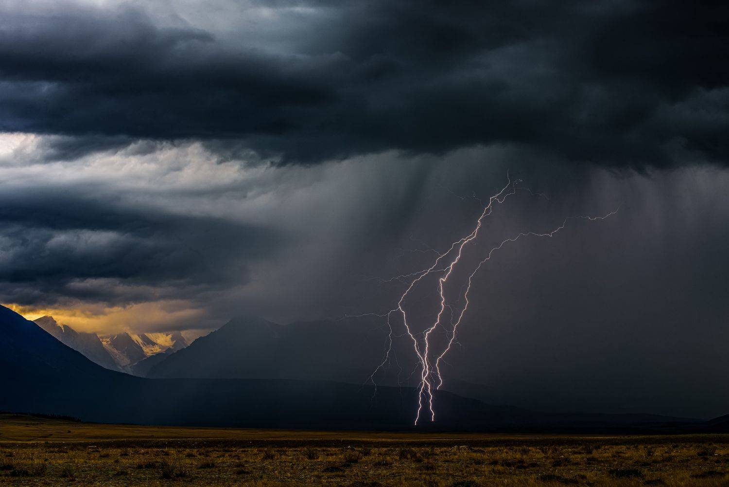 актру, горы, шторм, молния, Максим Усанин