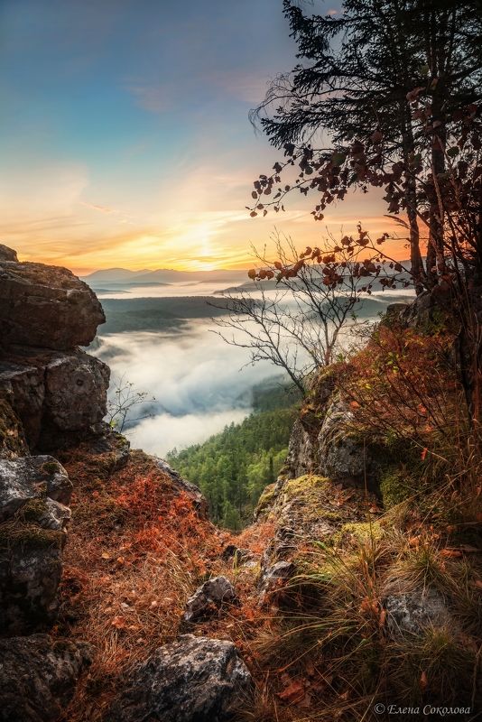 караташ, айгир, рассвет, осень, туман, дымка, скалы, осенний пейзаж Сквозь скалы фото превью