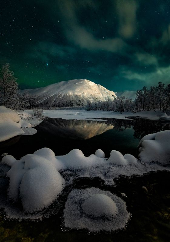 Гора Поачвумчор с отражением. фото превью