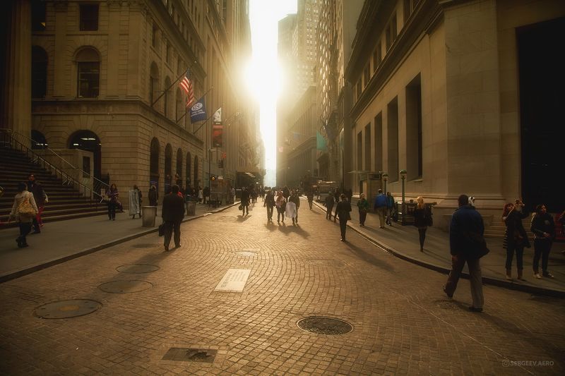америка, утро, свет, уолл стрит, сша, люди, архитектура, соединённые штаты, улица, нью-йорк, солнце, город, манхэттен, america, morning, light, wall street, usa, people, united states, street, new york, sun, architecture, city, manhattan Утро на Уолл-стрит | Morning on Wall Street фото превью