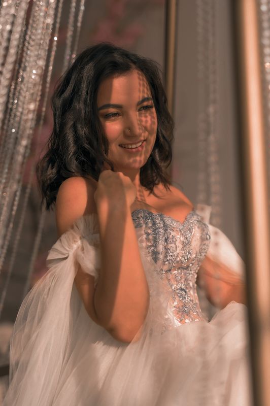 Студийный портрет, пышное платье, естественный свет Сатин и хрусталь фото превью