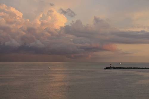 Мы с тобой уедем этим летом..