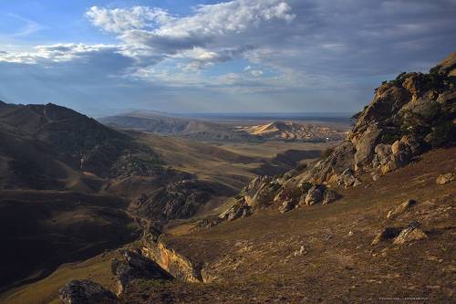 Горный пейзаж.. с видом на песчаную гору..