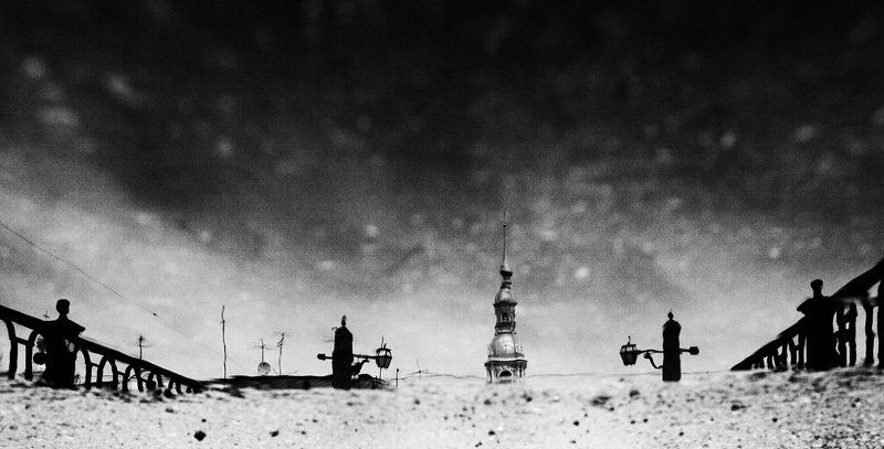 отражение в луже Городская абстракция фото превью