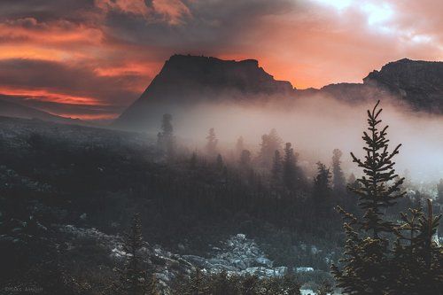 Восход красного солнца