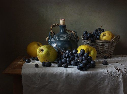 С бутылкой киндзмараули и айвой