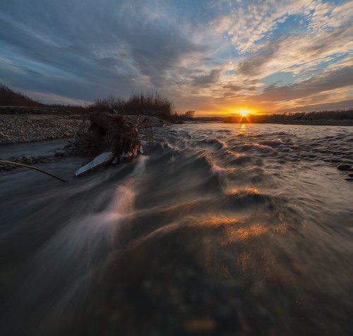 Из воды высекая искры