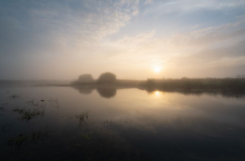 Туманное утро на реке Миасс. фото превью