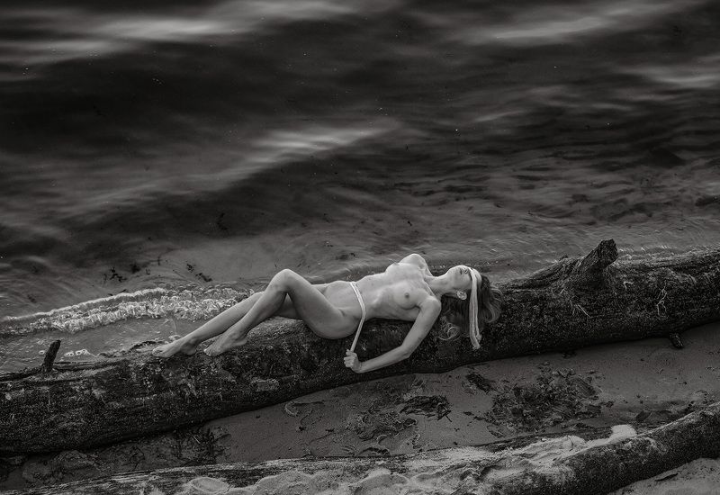 Deep dark waters фото превью
