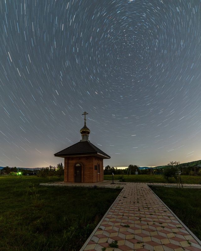 ночь, звёзды, часовня  фото превью