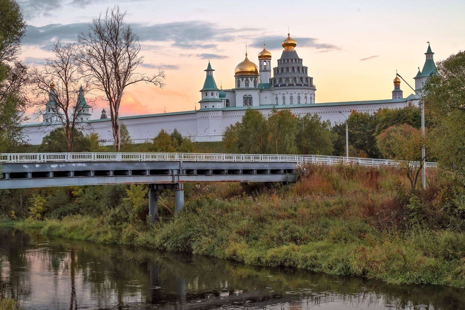 истра. храм. у реки, Вячеслав Бирюков