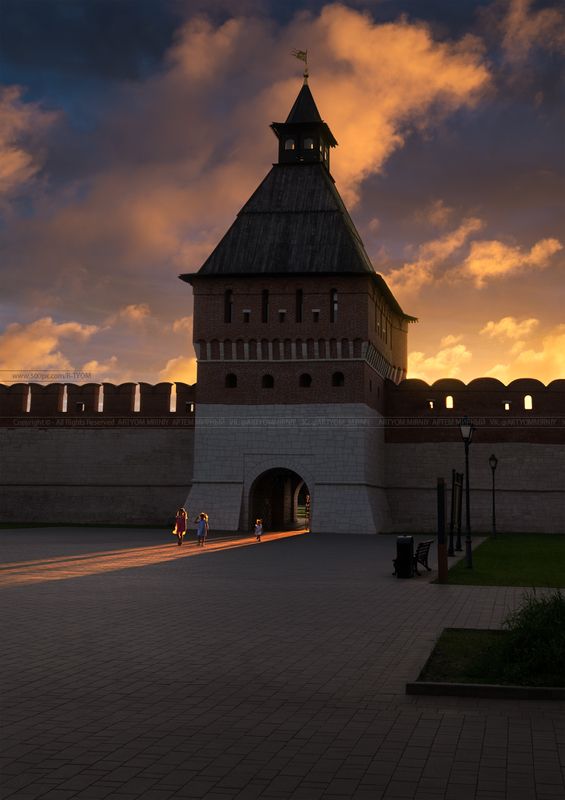 книга владыка моря, тула, кремль, артем мирный, россия, достопримечательность, artyom mirniy, tula, russia, kremlin, art, capriccio, veduta, photoartist, ведута, каприччио, фотохудожник, Башня Ивановских ворот Тульского кремля. Город Тула (Россия) фото превью