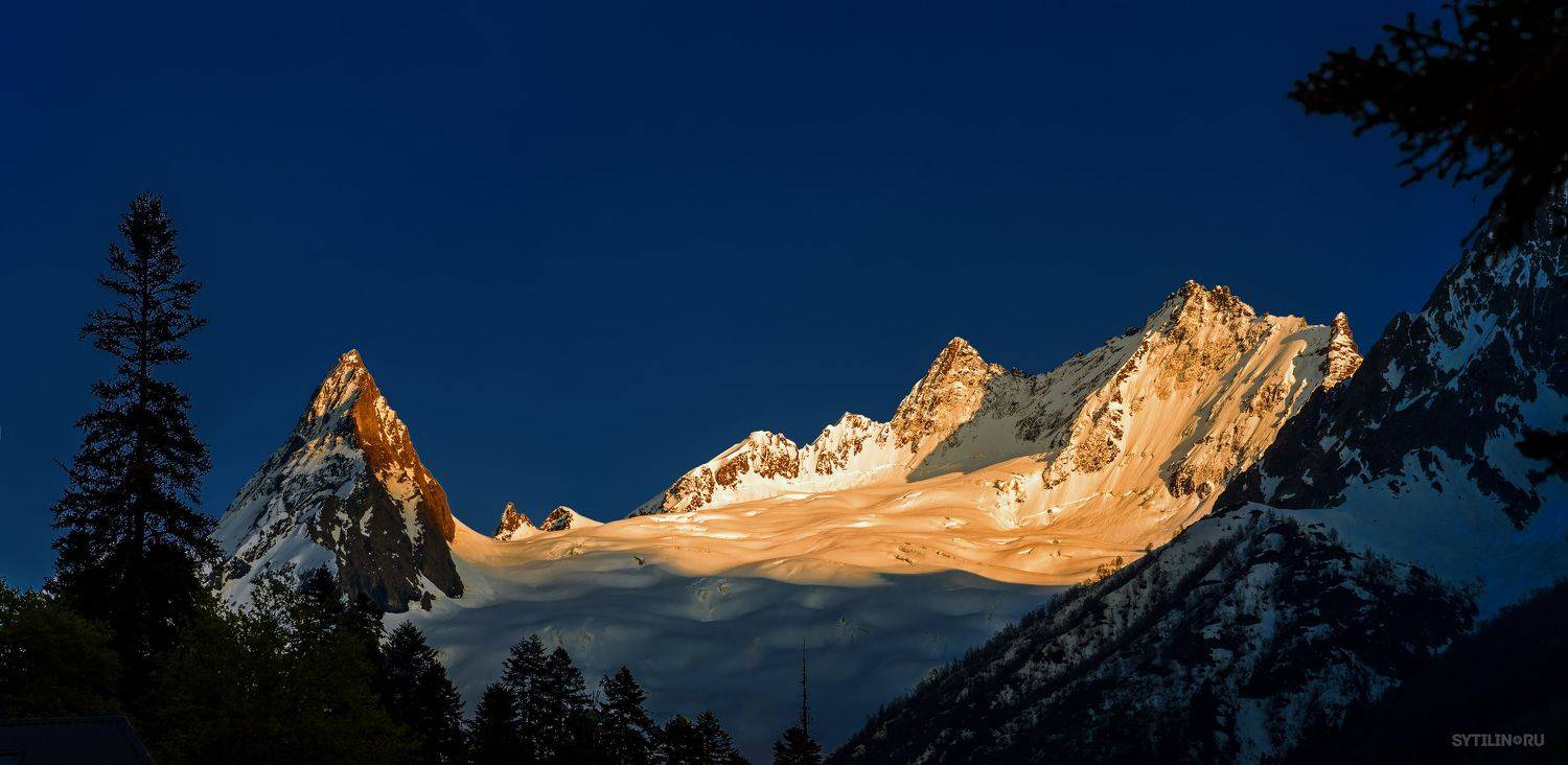 пик, инэ, пейзаж, ледник, снежный, закат, восход, снежный, шапка, джугутурлучат, закат, гора, горный, домбай, карачаево-черкессия, альпинизм, горнолыжный, тур, поездка, путешествие, туризм,, Сытилин Павел
