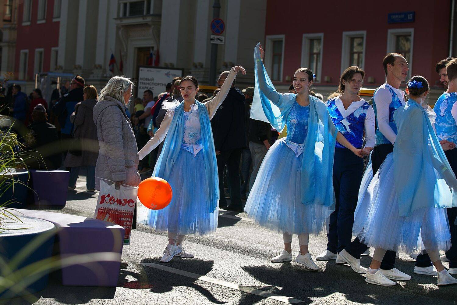 праздник, уличная фотография, цвет синий, цвет оранжевый, Vera Trandina