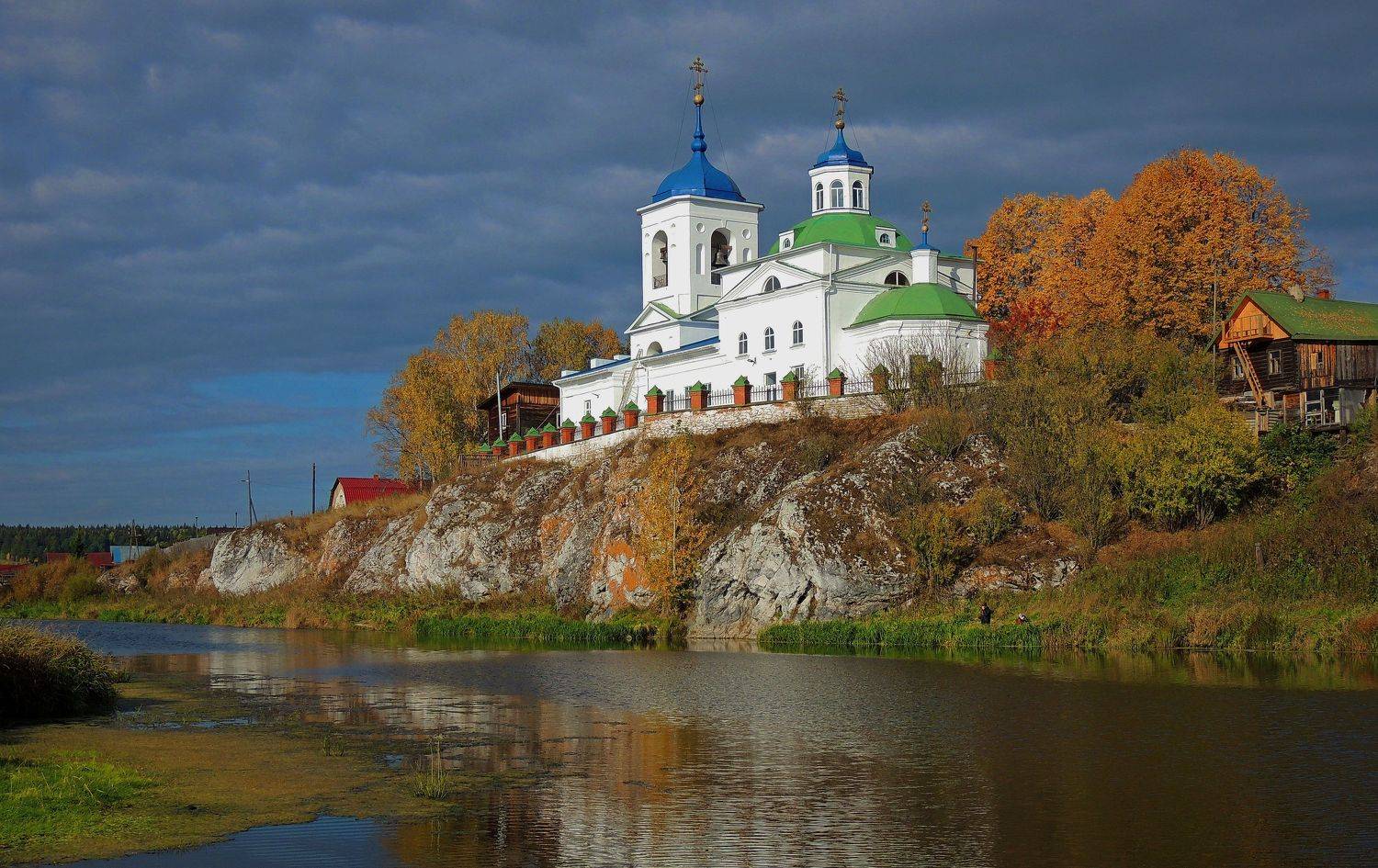 село слобода,георгиевский храм,средний урал,река чусовая, скала слободской камень, Марков Сергей