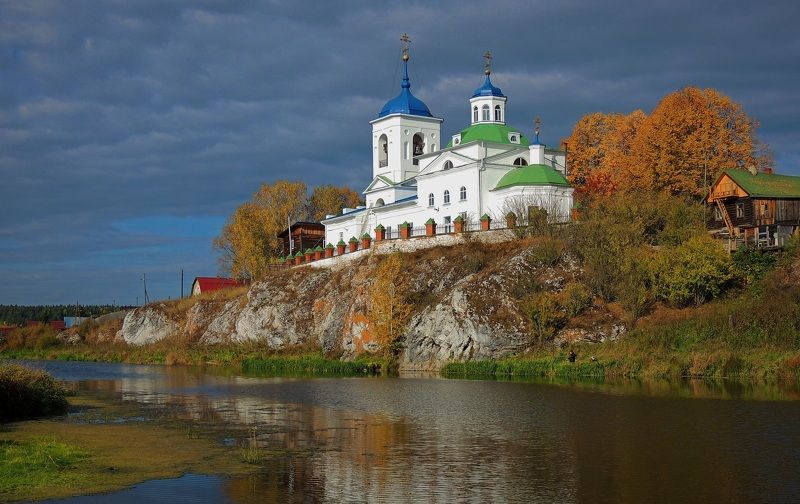 село слобода,георгиевский храм,средний урал,река чусовая, скала слободской камень Осень на Слободском... фото превью