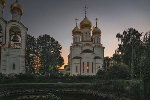 Вечерняя служба....Переславль - Залеский....Ни облачка.Тихо...