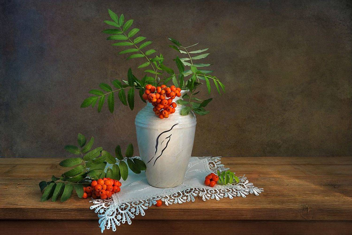 натюрморт,рябина,салфетка,ваза, Алла Шевченко