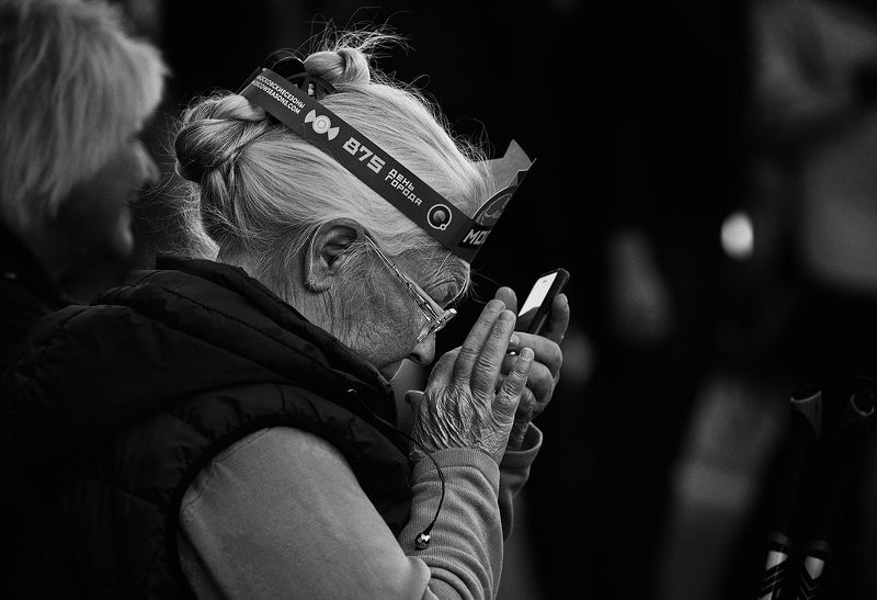 чб фото, уличная фотография, женский уличный портрет, золотой возраст * фото превью