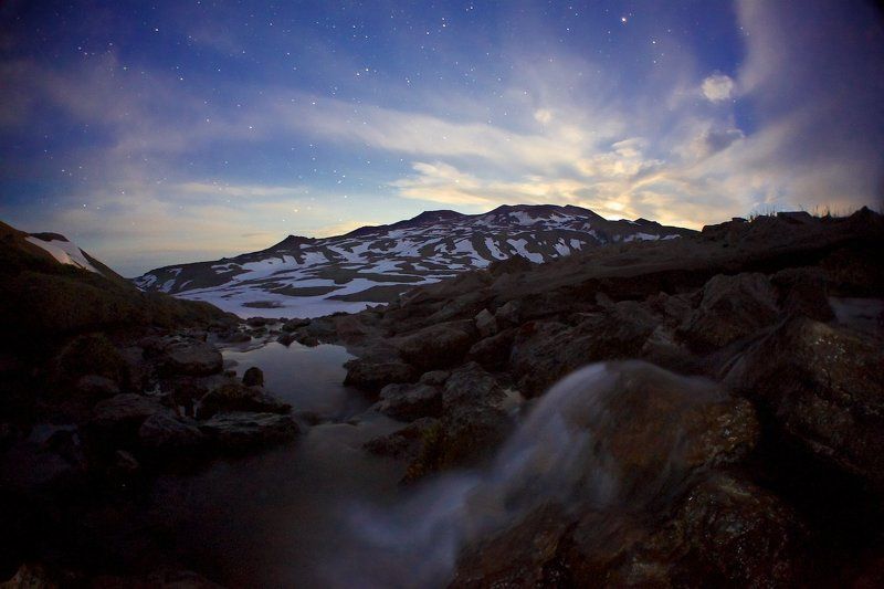 Ночь у подножия вулкана Горелый фото превью