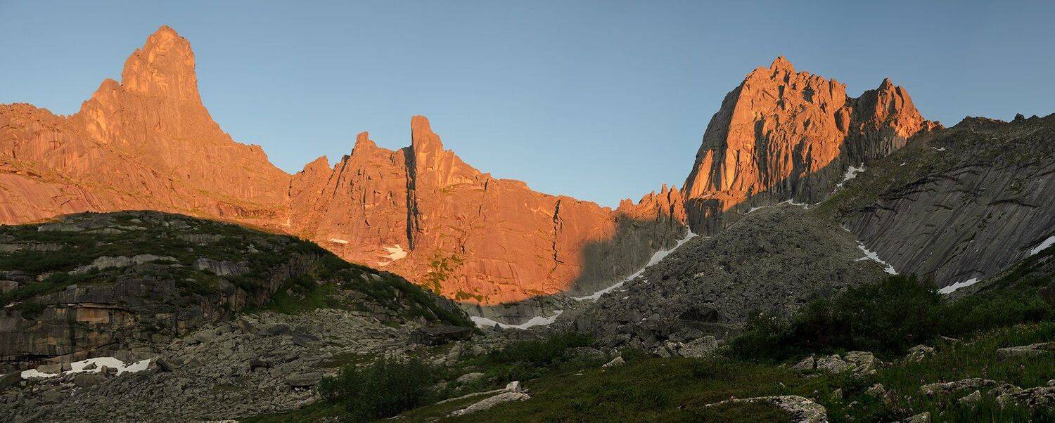большой, вечер, высокий, горы, длинный, ергаки, звездный, камни, красивый, красноярский край, крутой, панорама, пейзаж, перевал, природа, птица, скалы, снег, хребет, Дмитрий Антипов
