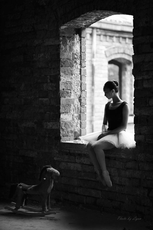 accompanied фото превью