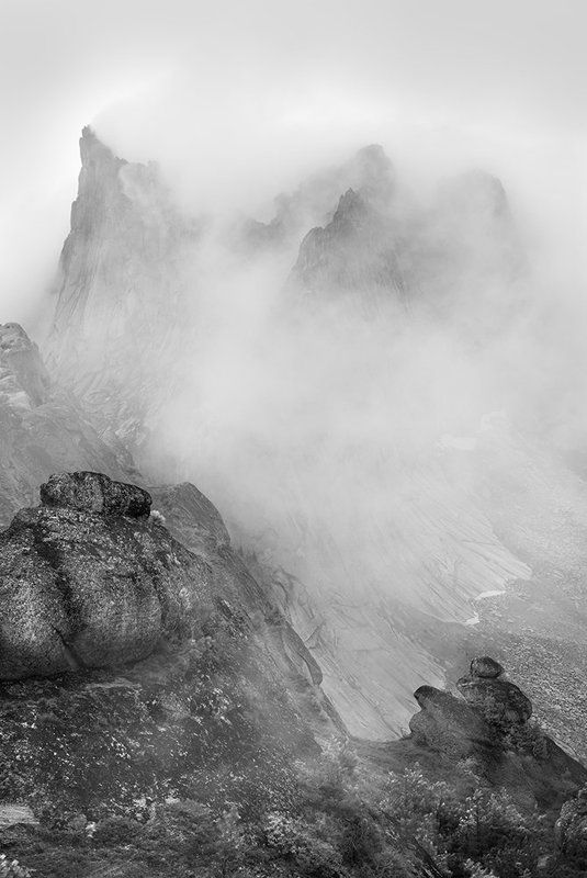 Большой, Вершина, Высокий, Горы, Ергаки, Красивый, Красноярский край, Крутой, Облака, Пейзаж, Пик, Природа, Саяны, Сибирь, Скалы, Туман, Чб, Черно-белое Пик Звездный фото превью