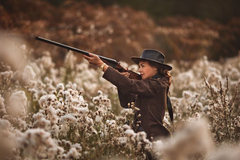 женский портрет охотница лето ружье Охотница фото превью