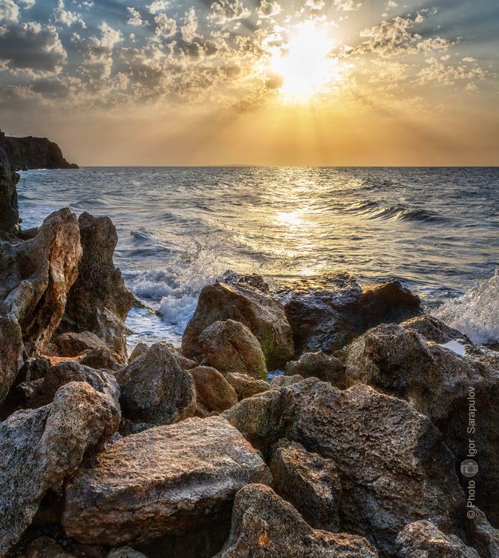 солнце, путешествия, путешествие на автомобиле, природа, прибой, генеральские пляжи, побережье тысячи бухт, пейзаж, панорама, крымское побережье, крым, караларский природном парк, закат, достопримечательности крыма,  бюджетный туризм, бухта мёртвого дельф На склоне дня в бухте Мёртвого Дельфина фото превью