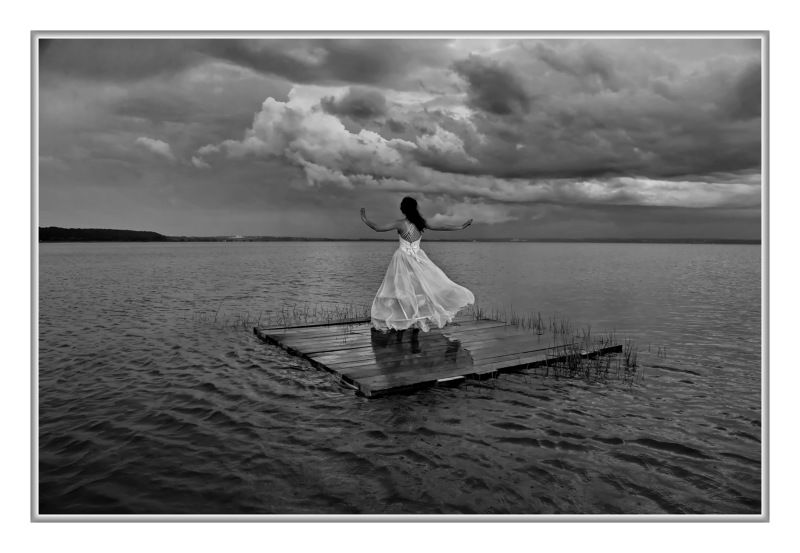 Небо, девушка, на маленьком плоту Я тихо уплыву... фото превью