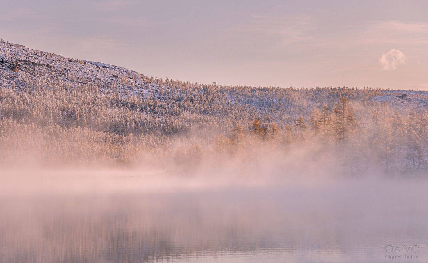 пейзаж, осень,  туман, озеро, озеро Невидимка, природа, горы, лес, Россия, природа России, nature, landscape, lake, Russia, autumn, снег, рассвет, восход, snow, dawn, fog, Вощан Ольга