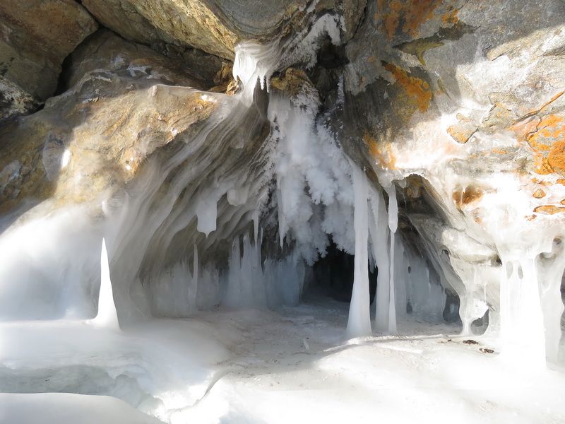 Байкал.Ледяные образования на скалах фото превью