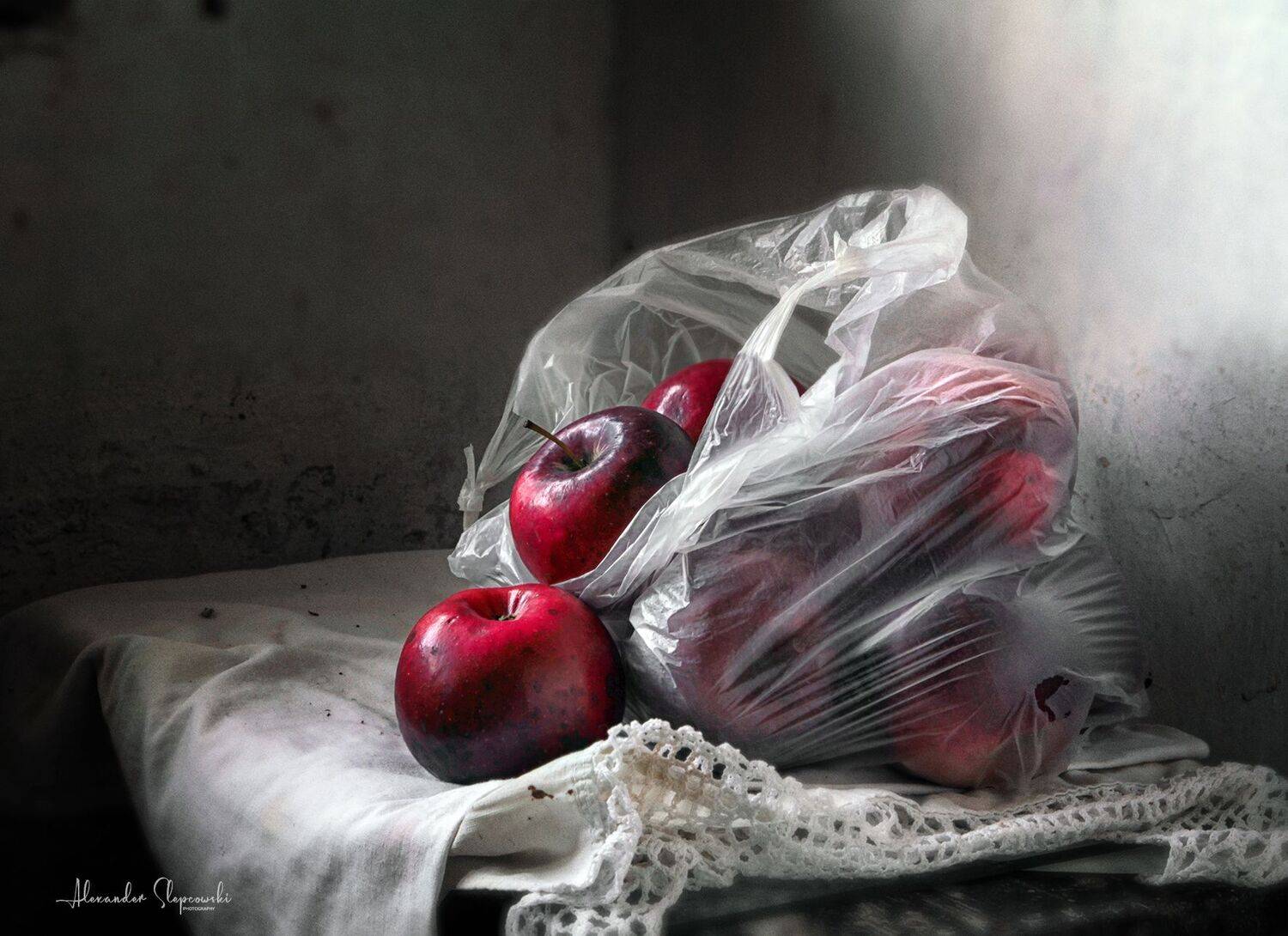 Apple, Alexander Slepcowski