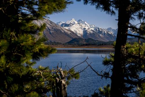 Озеро Язевое и гора Белуха