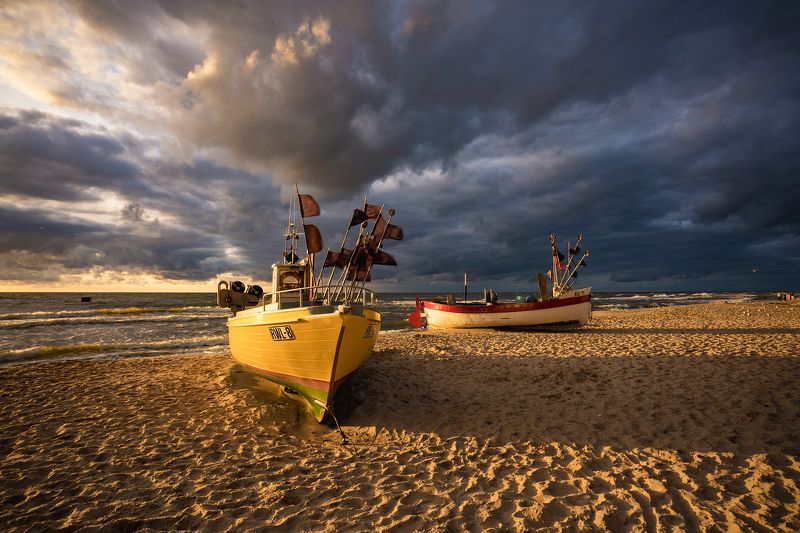 seaside, boats, приморские, лодки, море, sunset, sunlight, beach, sand, poland, лодки, clouds, почмурно, nature, water, sand Seaside boats фото превью