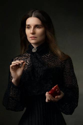 The girl with pomegranate