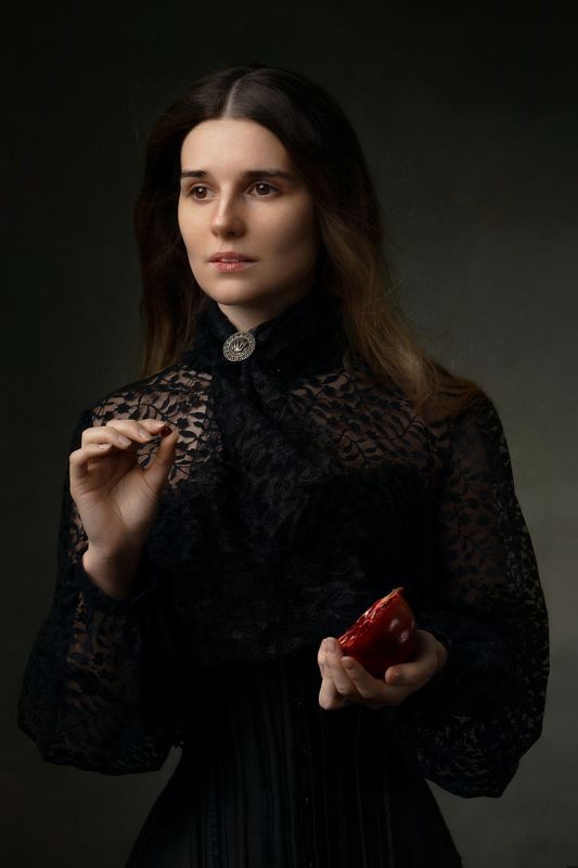 portait, fine art The girl with pomegranate фото превью