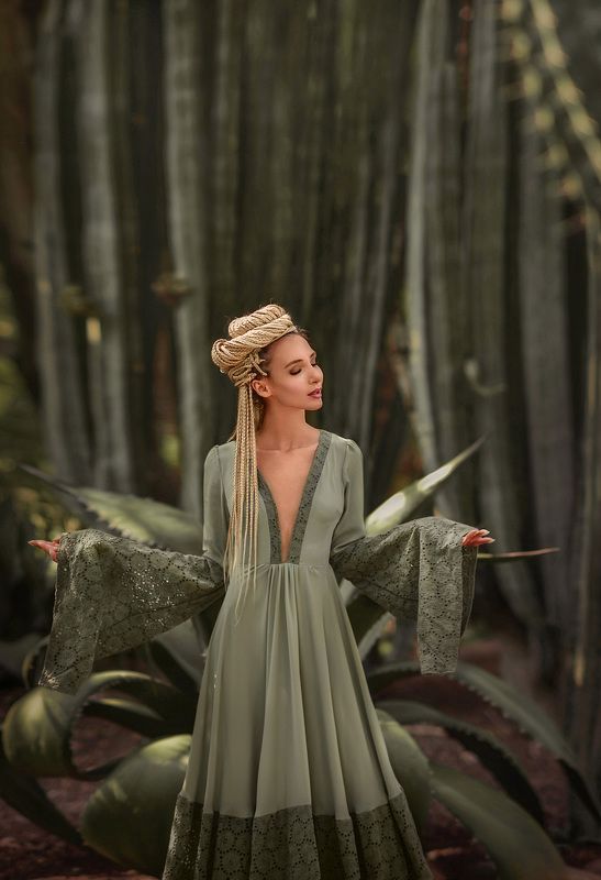 портрет, девушка, кактус, зеленый  женщина-кактус фото превью