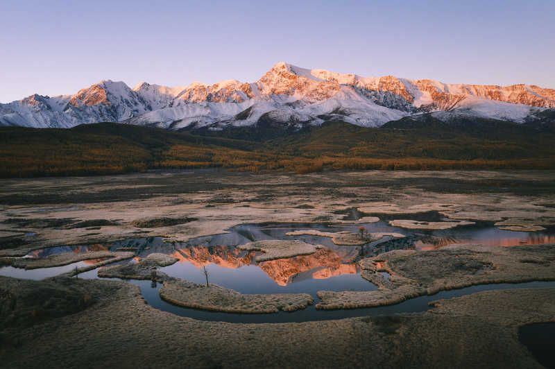 Северо-Чуйский хребет на рассвете фото превью