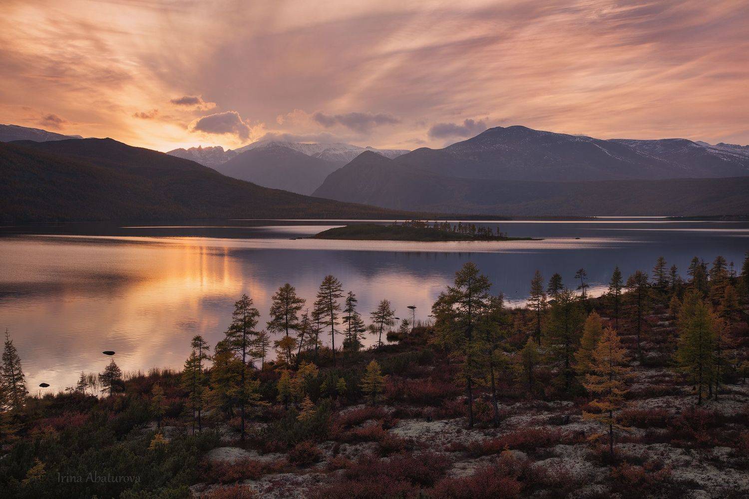 озеро джека лондона, магаданская область, колыма, осень, горы, озеро, закат, тайга, Ирина Абатурова