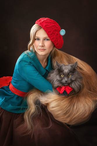 Девушка с котом