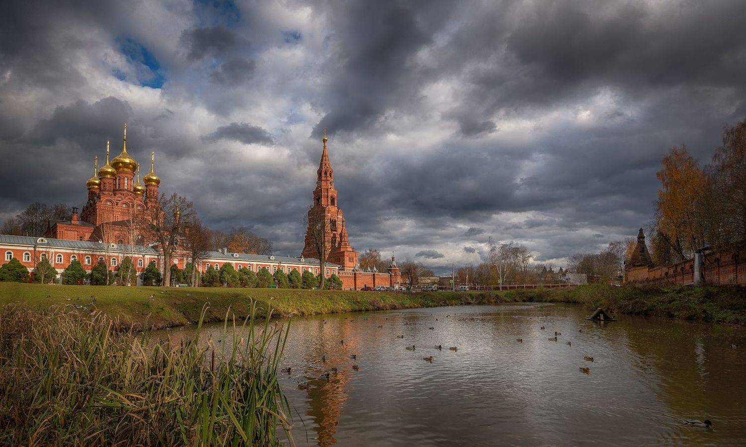 Город пруд, утки, храм, скит, осень, Сергиев Посад, Сергей Аникин