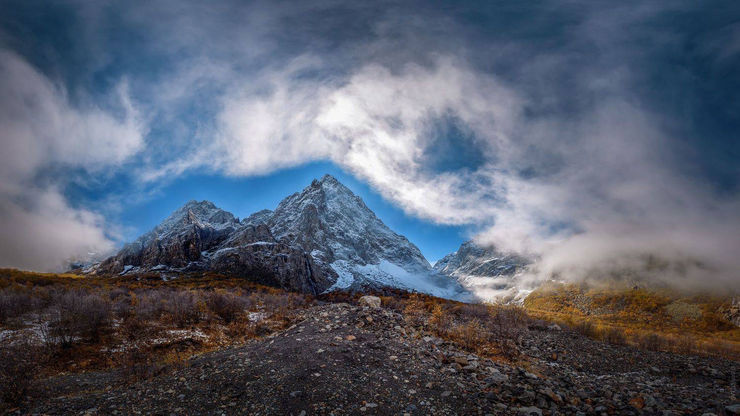 Мидаграбинское ущелье, Кавказ, Северная Осетия, Россия, туризм, путешествие, горы, облако, солнце, солнечный, треккинг лес осень пейзаж экскурсия небо яркий алания снег снежный вершина скалы туман,, Сытилин Павел