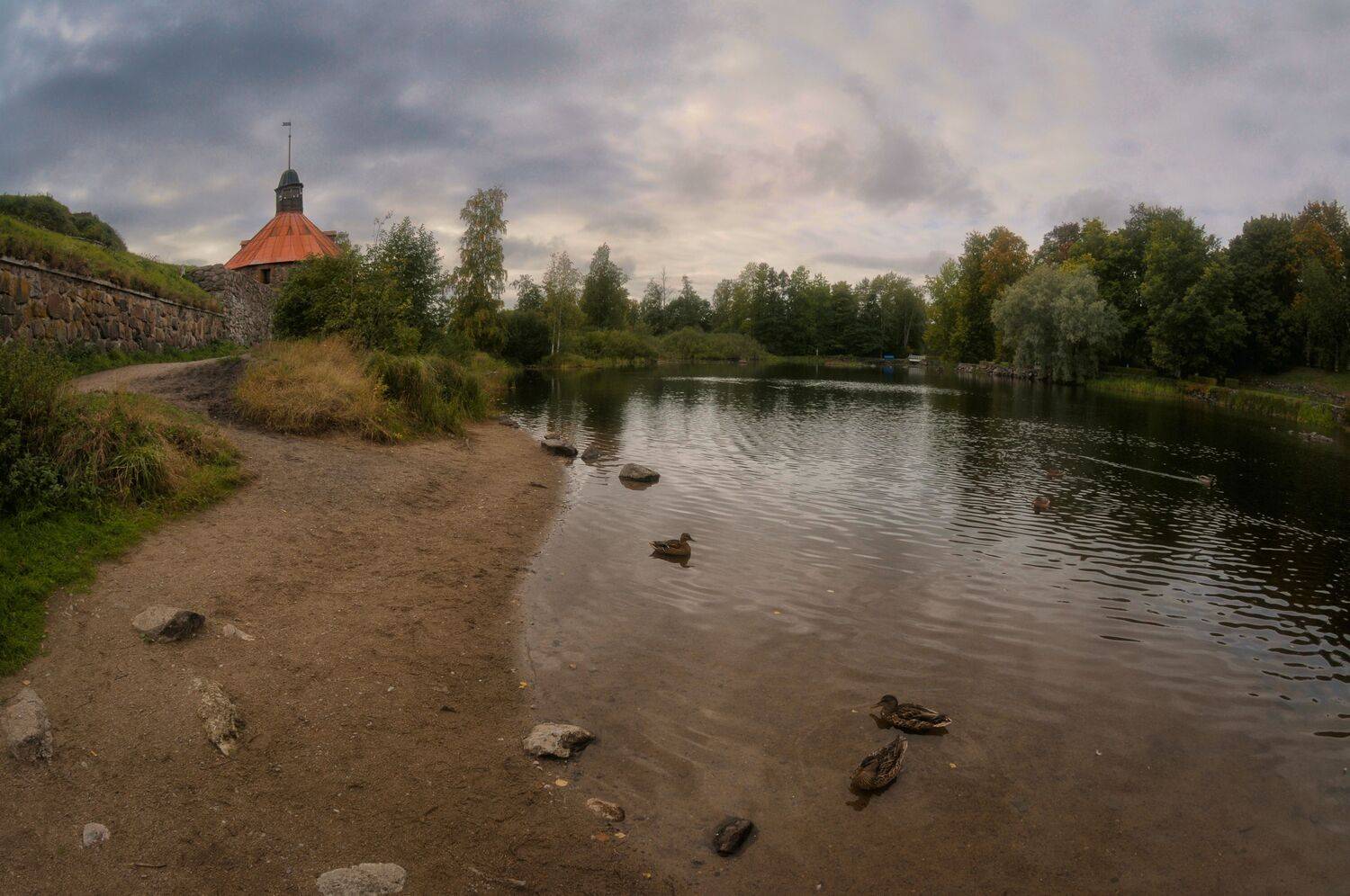 озеро утки крепость деревья, Вера Петри